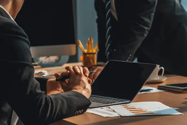 Bilingual employment contracts in Egypt with salary, benefits, confidentiality and termination planning under Egyptian law